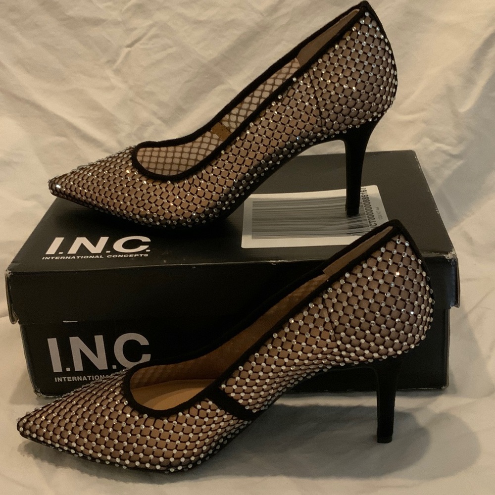 INC International Concepts Black and Tan Heels. Size 8M. New w/box. - Picture 2 of 3